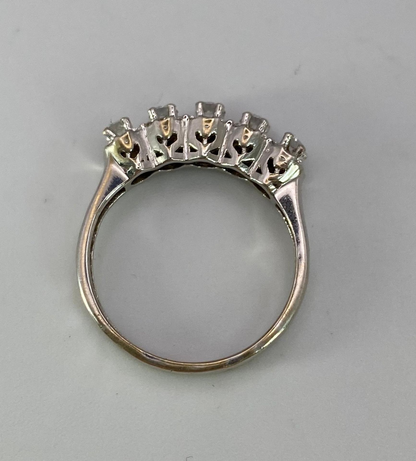 A Vintage 18K White Gold Five Stone Diamond Ring. Five brilliant round cut diamonds each with its - Image 3 of 4