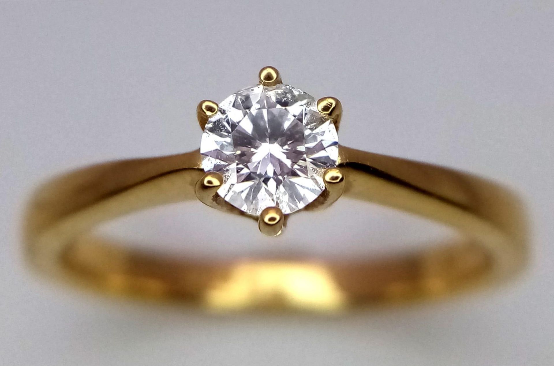 A 18CT YELLOW GOLD DIAMOND SOLITAIRE RING 0.30CT 3.1G SIZE N ref: P172 - Image 2 of 4