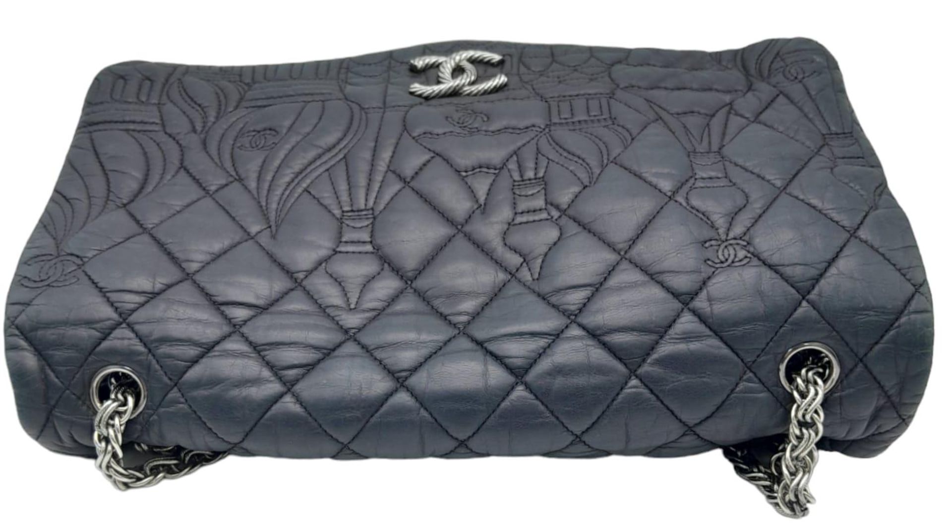 Chanel Moscow Flap. Quality lambskin leather throughout with silver toned hardware. Soft quilted - Image 13 of 38