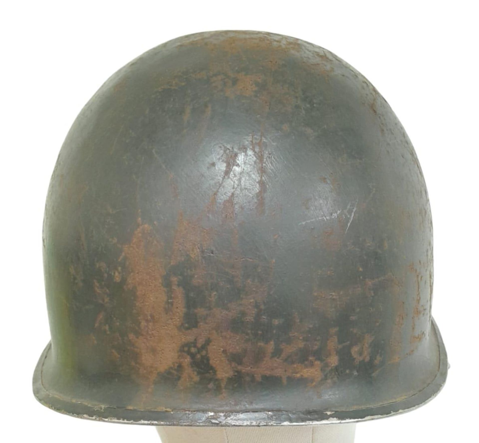 WW2 US Front Seam Swivel Bale M1 Helmet. Badged to a Tank Destroyer Unit. Found in a junk shop - Image 6 of 9