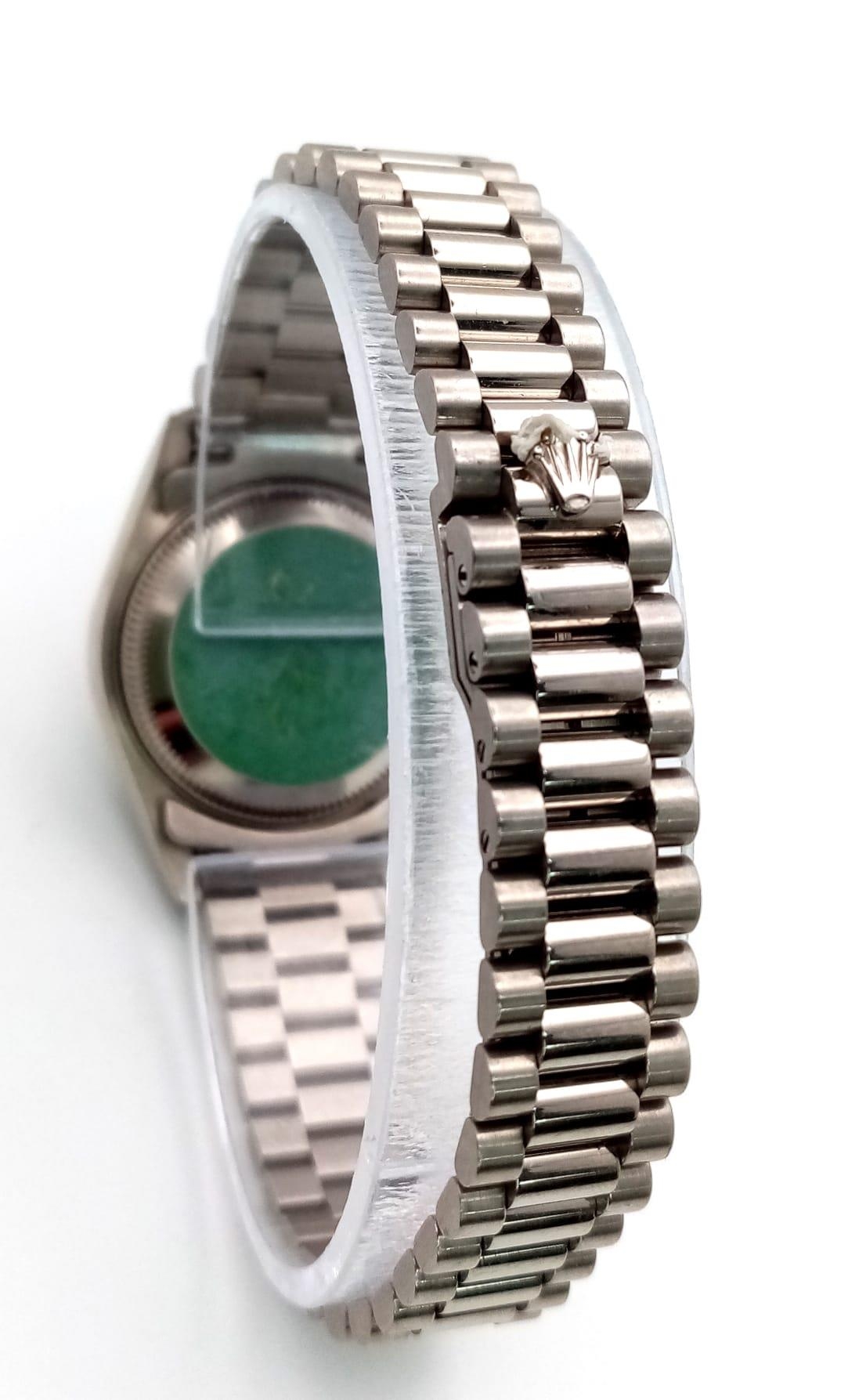 A LADIES ROLEX 18K WHITE GOLD OYSTER PERPETUAL DATEJUST WITH UNUSUAL PATTERNED DIAL , ROMAN NUMERALS - Image 7 of 9