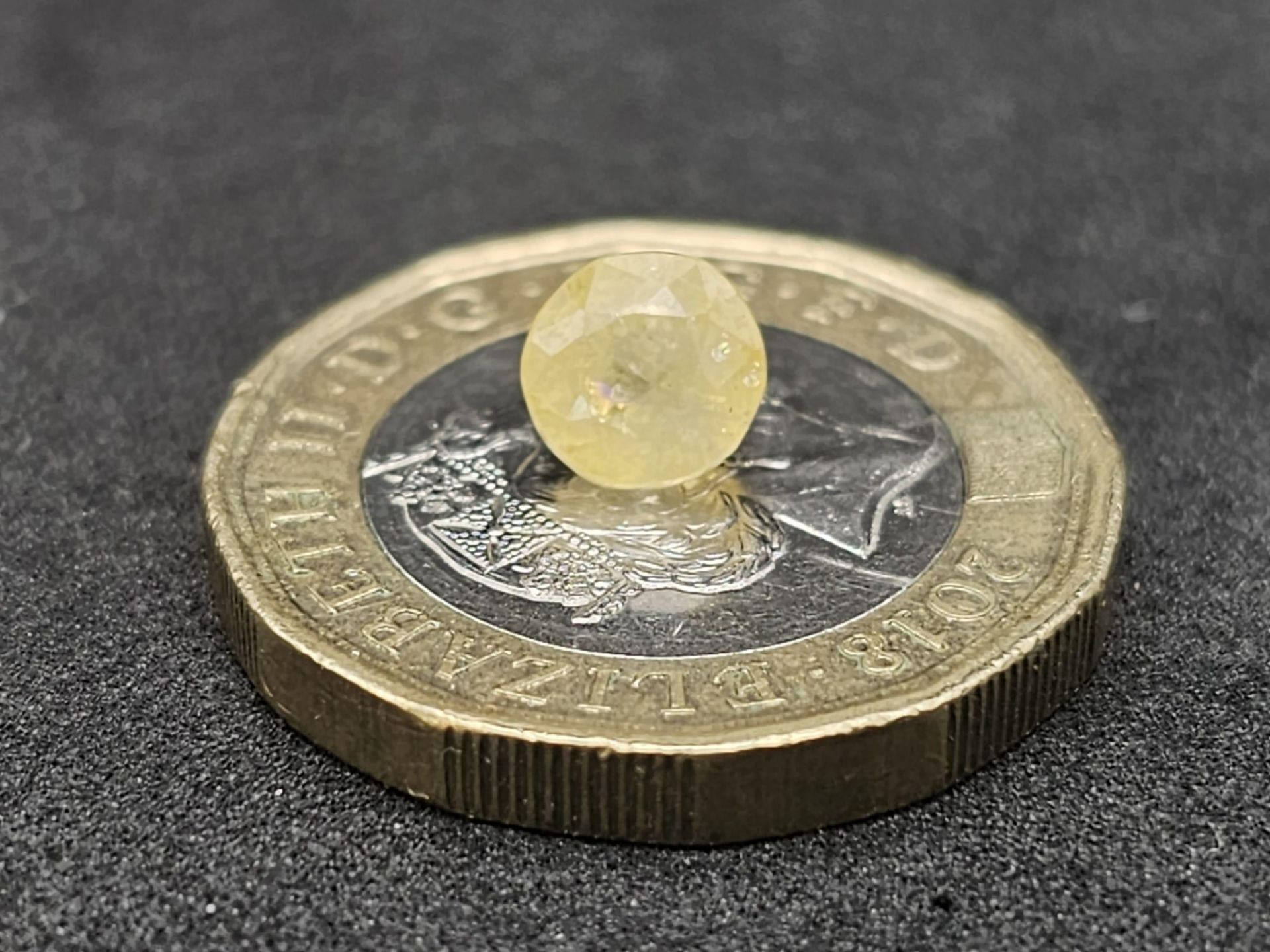 A 1.36ct Natural Madagascan Yellow Sapphire. AIG Certified. - Image 4 of 5