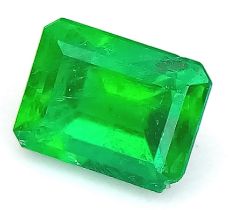 A VERY HIGH QUALITY EMERALD STONE CUT 0.42CT SLIGHT CHIP ON STONE ref: 82 - S