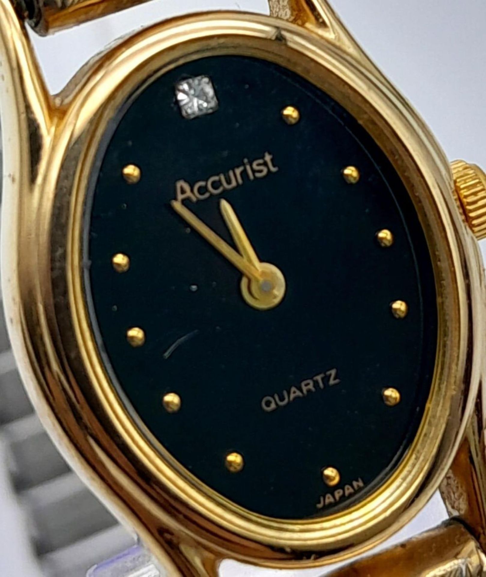 A Vintage Accurist Quartz Ladies Gold Tone Watch. Stainless steel strap and case - 10mm. Black dial. - Image 4 of 15