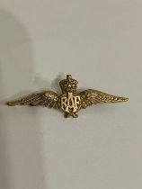 Vintage WWII 9 carat GOLD RAF SWEETHEART BROOCH. 3 cm. 1.18 grams. Excellent condition.
