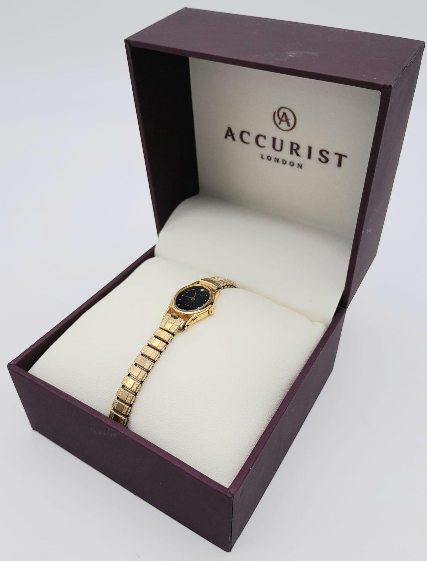 A Vintage Accurist Quartz Ladies Gold Tone Watch. Stainless steel strap and case - 10mm. Black dial. - Image 11 of 15