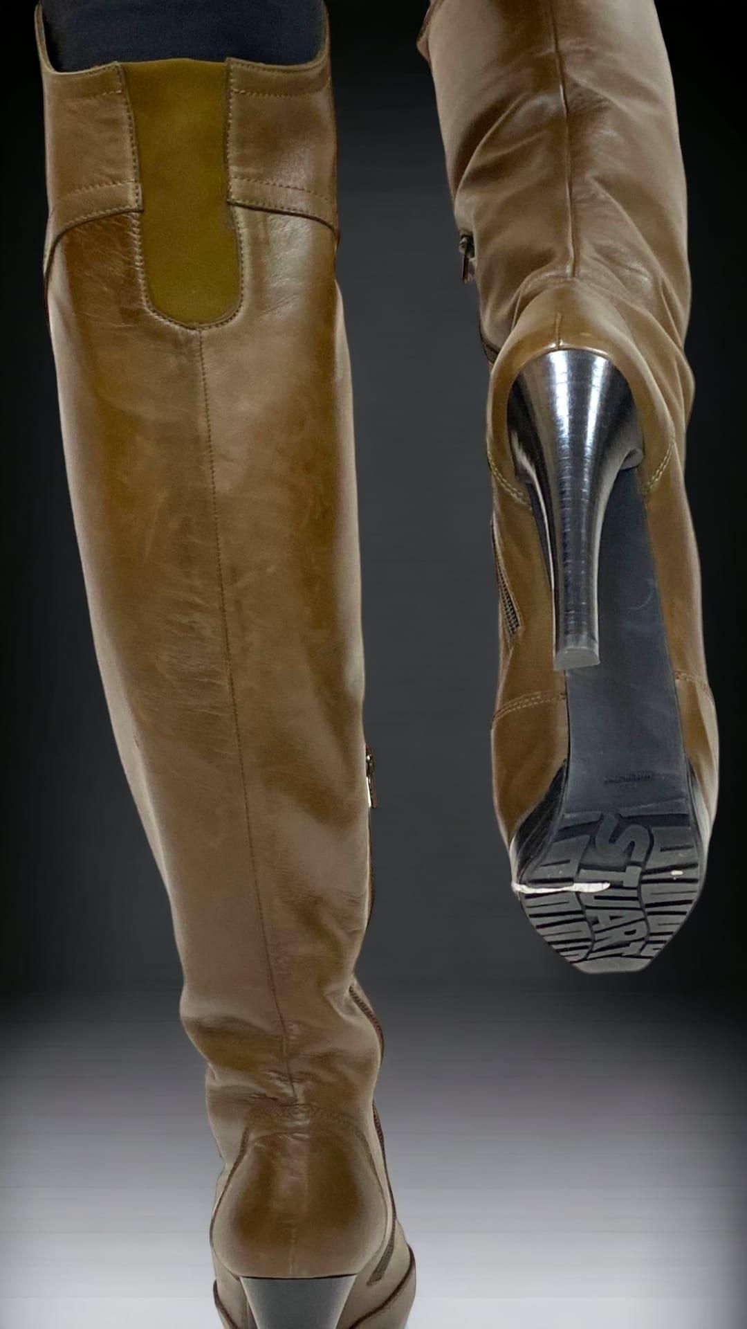 A Pair of Brown Stuart Weitzman Ultrastuart Over the Knee Boots, 2cm Platform, Heel height 12cm , US - Bild 4 aus 4