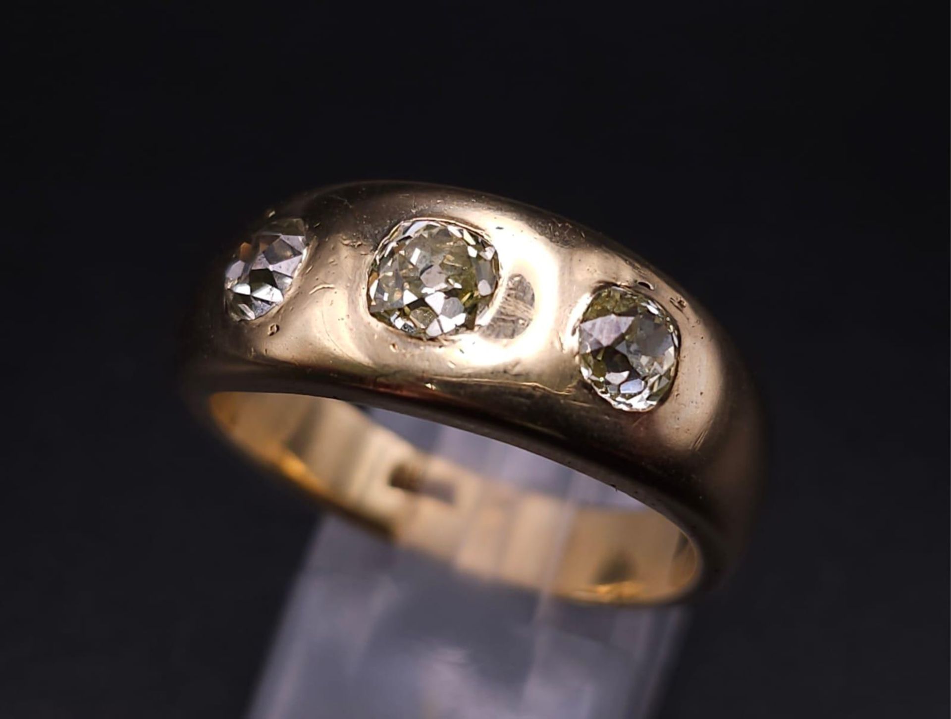 18K YELLOW GOLD, OLD CUT DIMAOND, 3 STONE RING. APPROX 1.40CTW OF OLD CUTS. WEIGHT: 12.3G SIZE U - Bild 4 aus 9