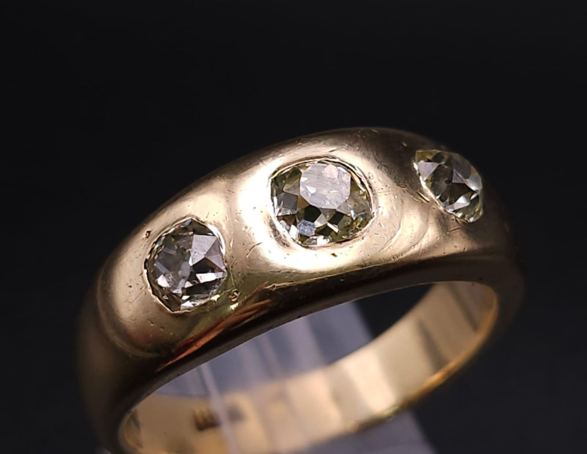 18K YELLOW GOLD, OLD CUT DIMAOND, 3 STONE RING. APPROX 1.40CTW OF OLD CUTS. WEIGHT: 12.3G SIZE U - Bild 6 aus 9