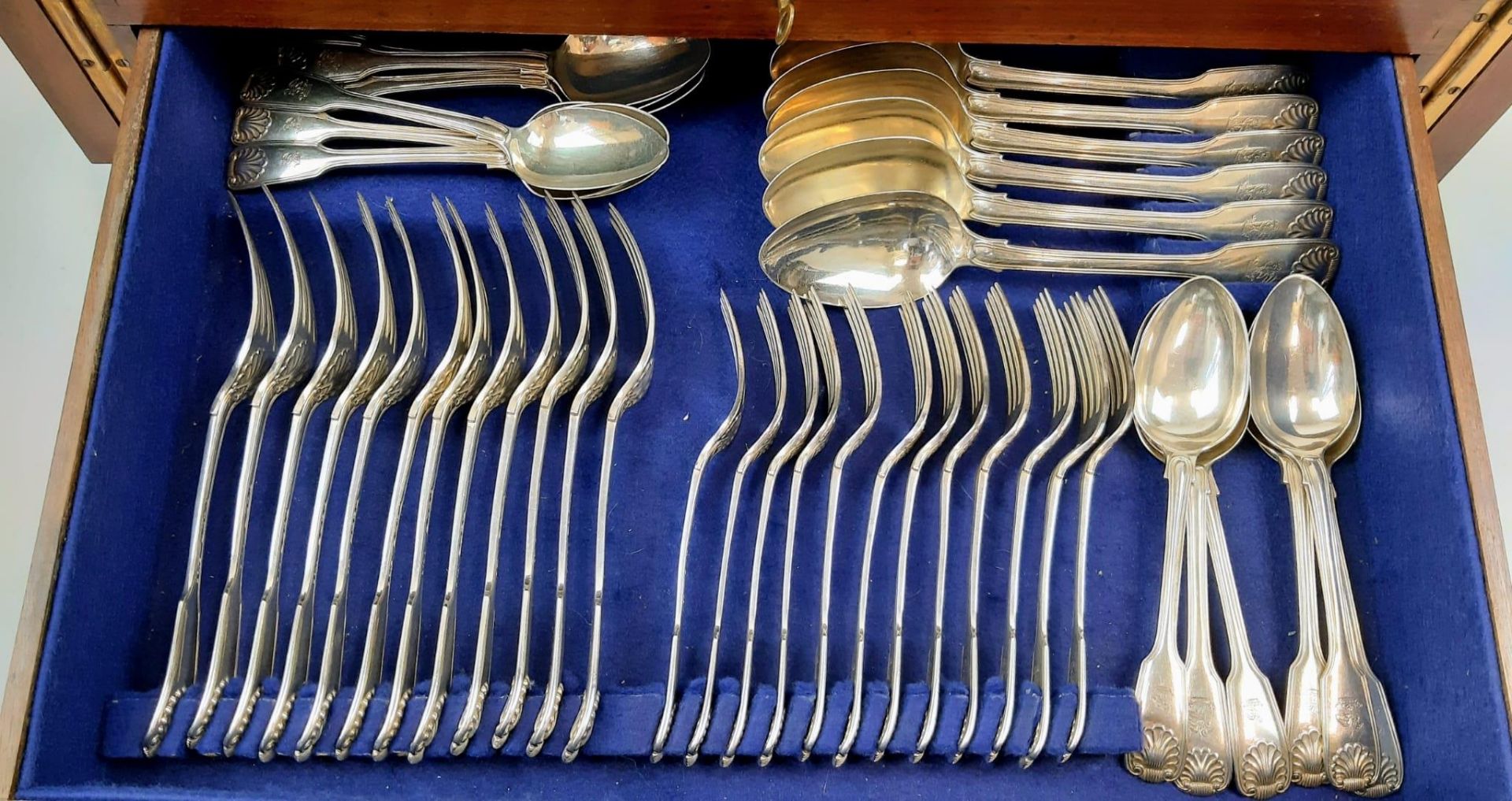 A Silver-Handled Cutlery Set Presented in a Victorian Display Box. To include: 25 knives, 24 - Image 3 of 9