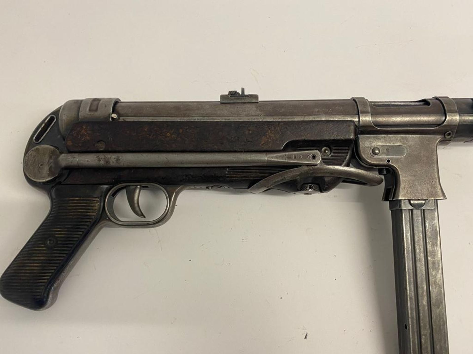 A Rare Deactivated WW2 German Slab-Sided MP40 Sub Machine Gun. 9mm calibre. Makers mark BNZ - - Bild 2 aus 11