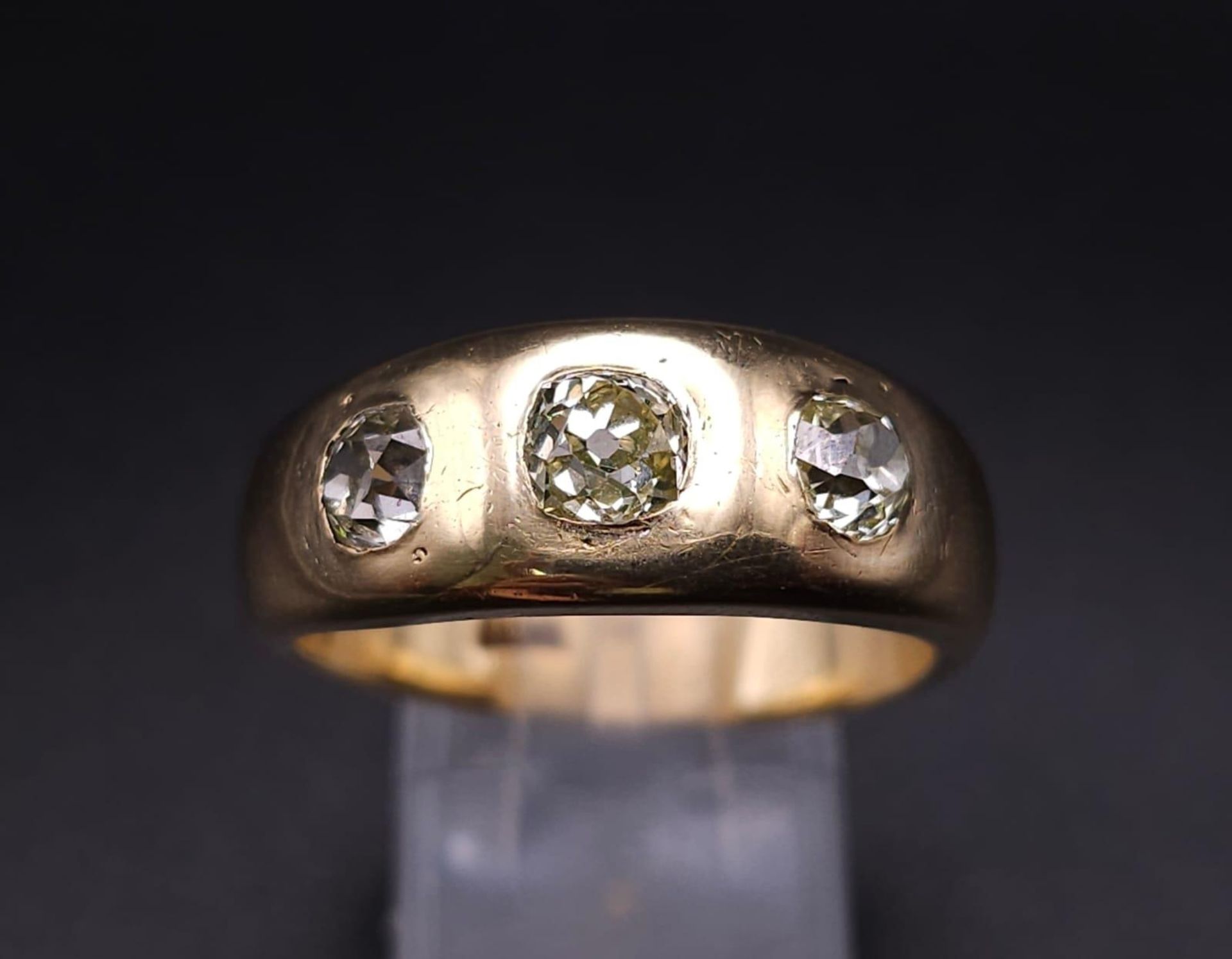 18K YELLOW GOLD, OLD CUT DIMAOND, 3 STONE RING. APPROX 1.40CTW OF OLD CUTS. WEIGHT: 12.3G SIZE U - Bild 5 aus 9