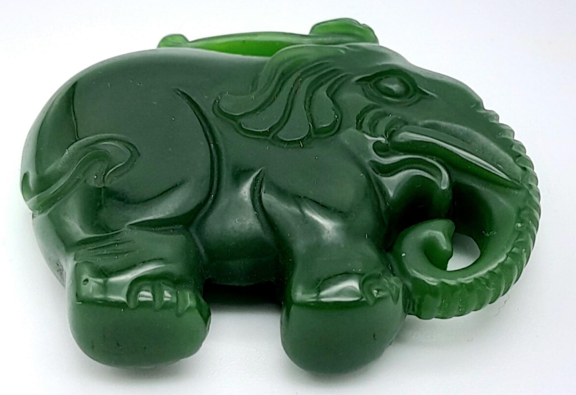 A Green Jade Chinese Hand-Carved Elephant Pendant. 5cm x 4cm. - Image 3 of 4