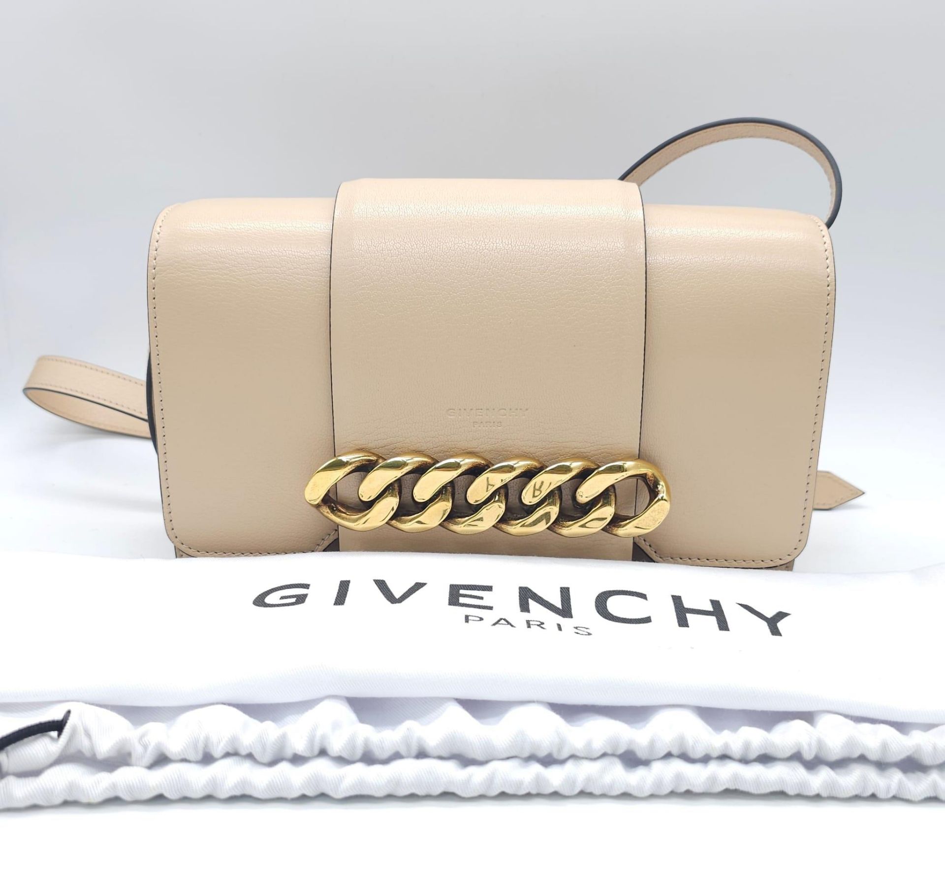 A Givenchy Nude Infinity Crossbody Bag. Leather exterior with front flap, gold toned hardware, - Bild 2 aus 12