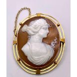 An Antique 9K Yellow Gold Cameo Brooch - with safety chain. 5cm. 9.45g total weight.