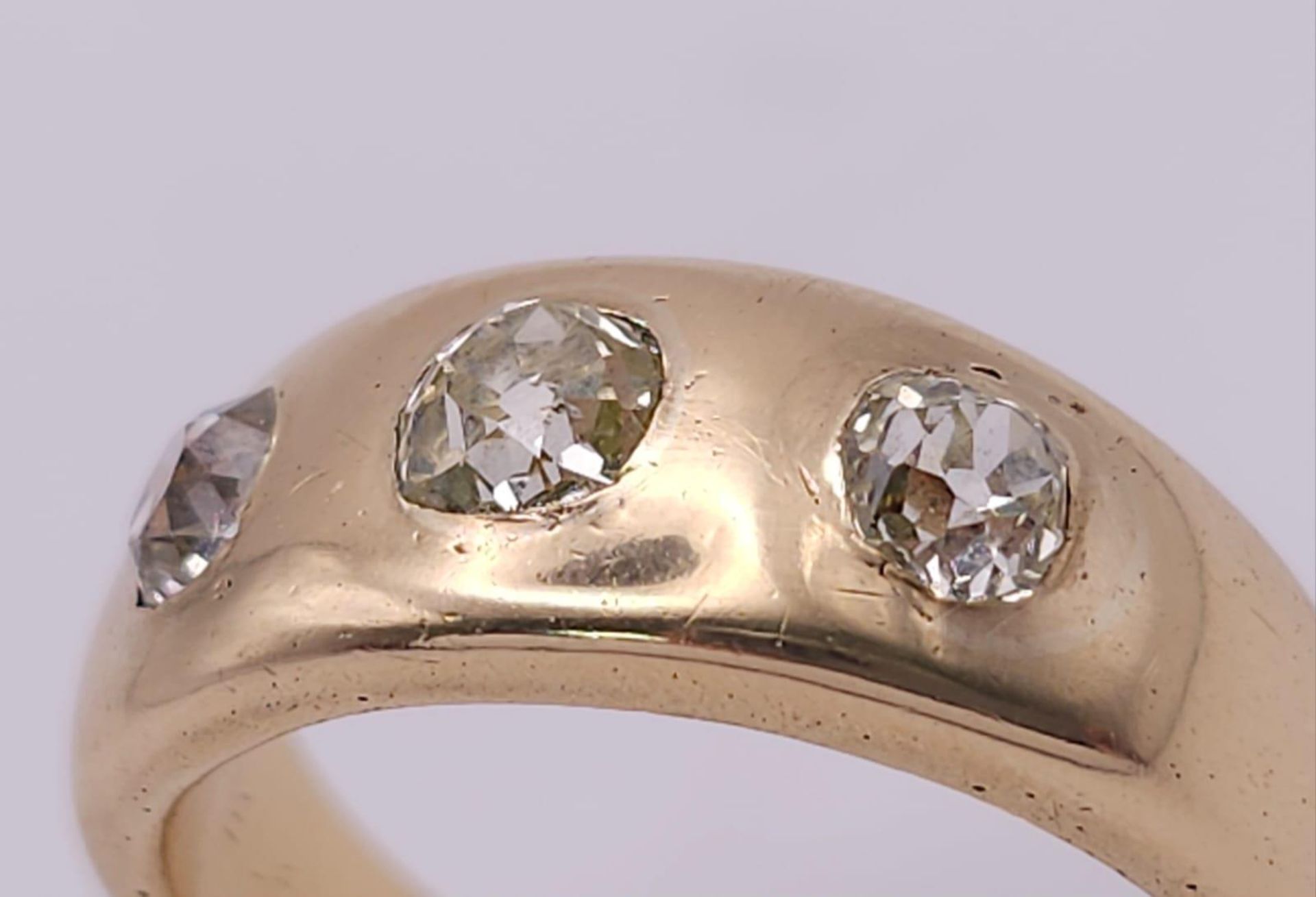 18K YELLOW GOLD, OLD CUT DIMAOND, 3 STONE RING. APPROX 1.40CTW OF OLD CUTS. WEIGHT: 12.3G SIZE U - Bild 3 aus 9