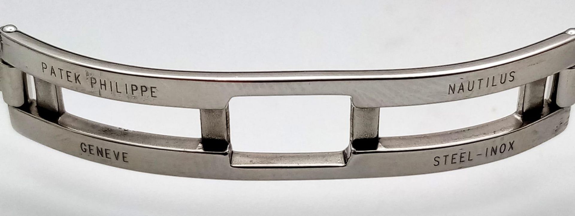 A Patek Phillippe Aquanaut Watch. Textured black rubber strap. Stainless steel case - 36mm. - Bild 8 aus 8