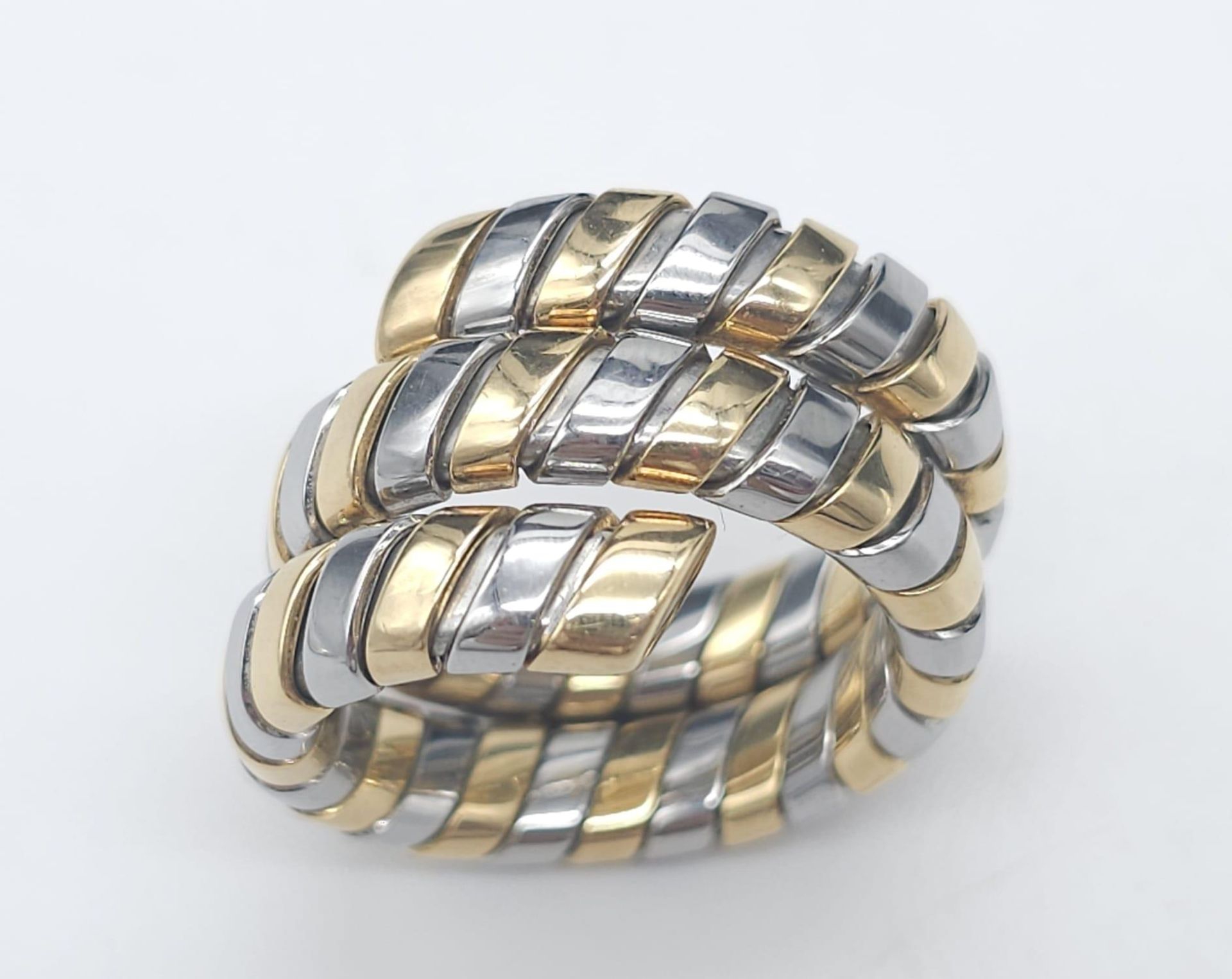 A Bulgari Tubogas Flexible 18K Gold Ring. 16 yellow gold pipe bands alternate with stainless steel - Bild 4 aus 9