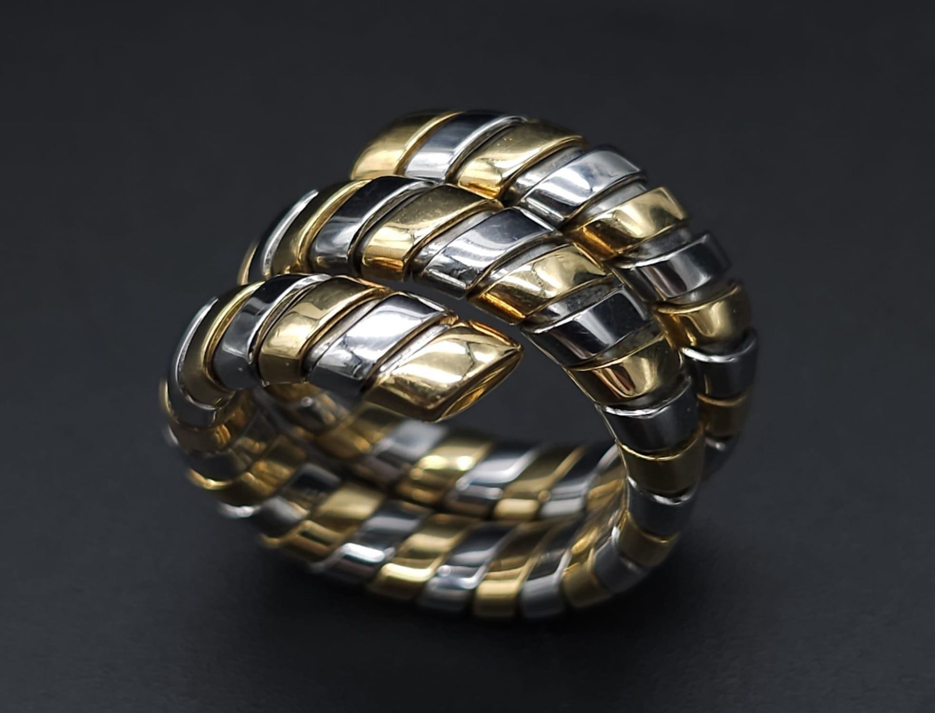 A Bulgari Tubogas Flexible 18K Gold Ring. 16 yellow gold pipe bands alternate with stainless steel - Bild 3 aus 9
