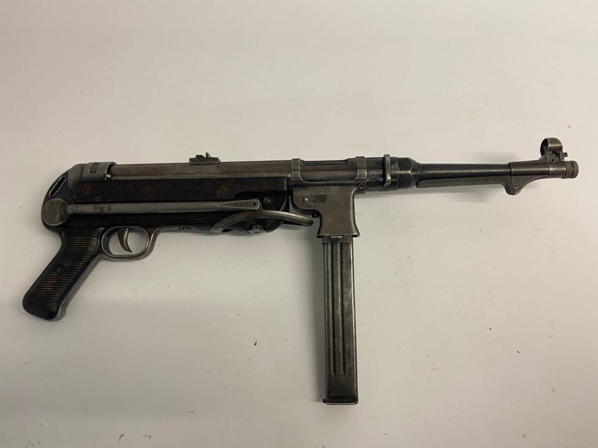 A Rare Deactivated WW2 German Slab-Sided MP40 Sub Machine Gun. 9mm calibre. Makers mark BNZ -