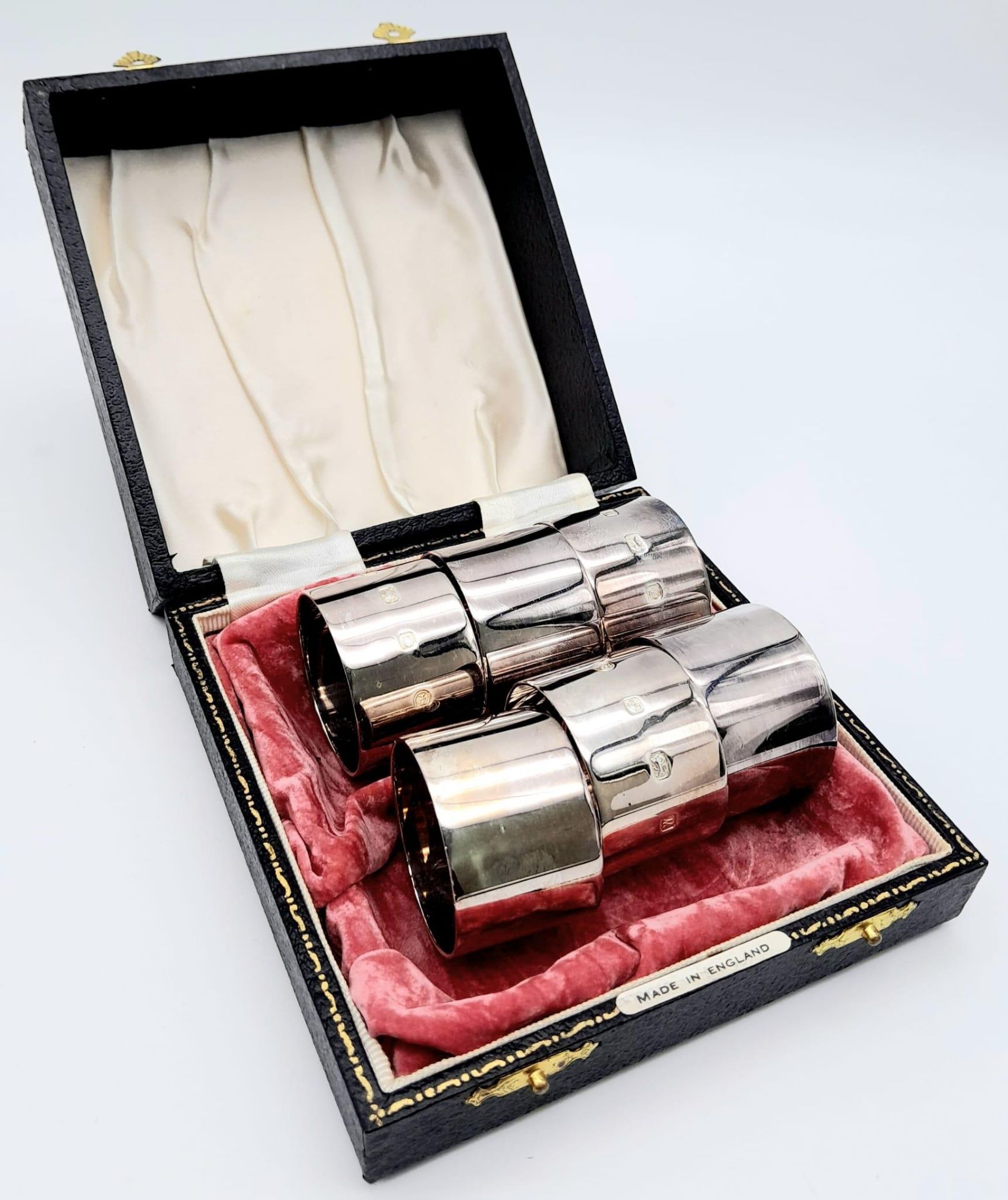 Six 925 Sterling Silver Napkin Rings - Hallmarks for Sheffield 1986. 219g total weight. Comes with a