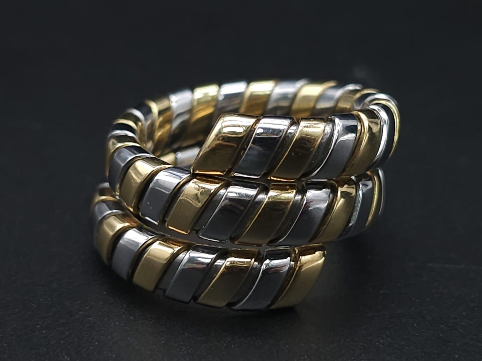 A Bulgari Tubogas Flexible 18K Gold Ring. 16 yellow gold pipe bands alternate with stainless steel - Bild 5 aus 9