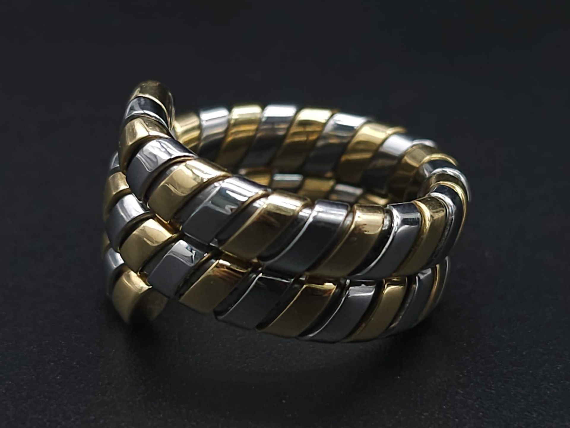 A Bulgari Tubogas Flexible 18K Gold Ring. 16 yellow gold pipe bands alternate with stainless steel - Bild 6 aus 9