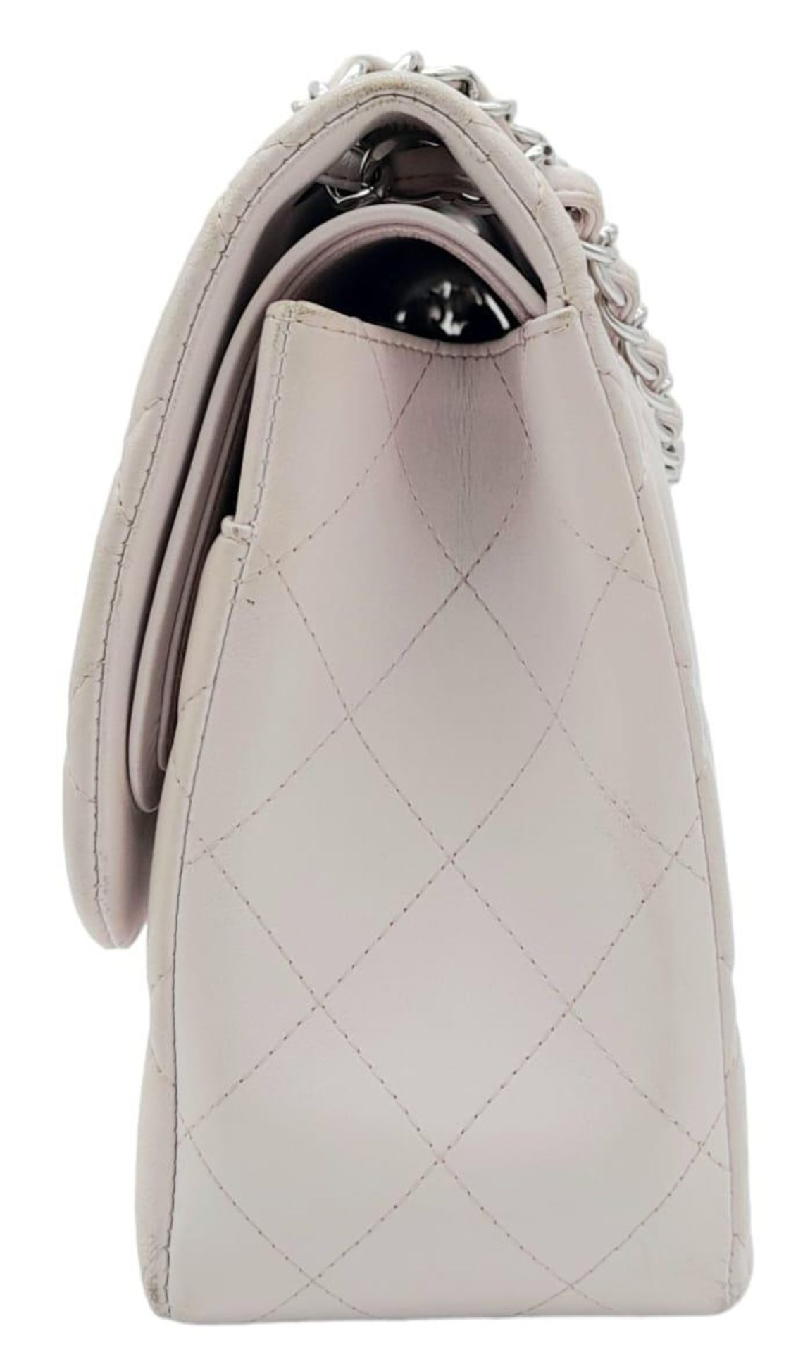 Chanel Baby Pink Classic Flap Bag. Quality quilted diamond stitch Chanel, with silver toned hardware - Bild 3 aus 13