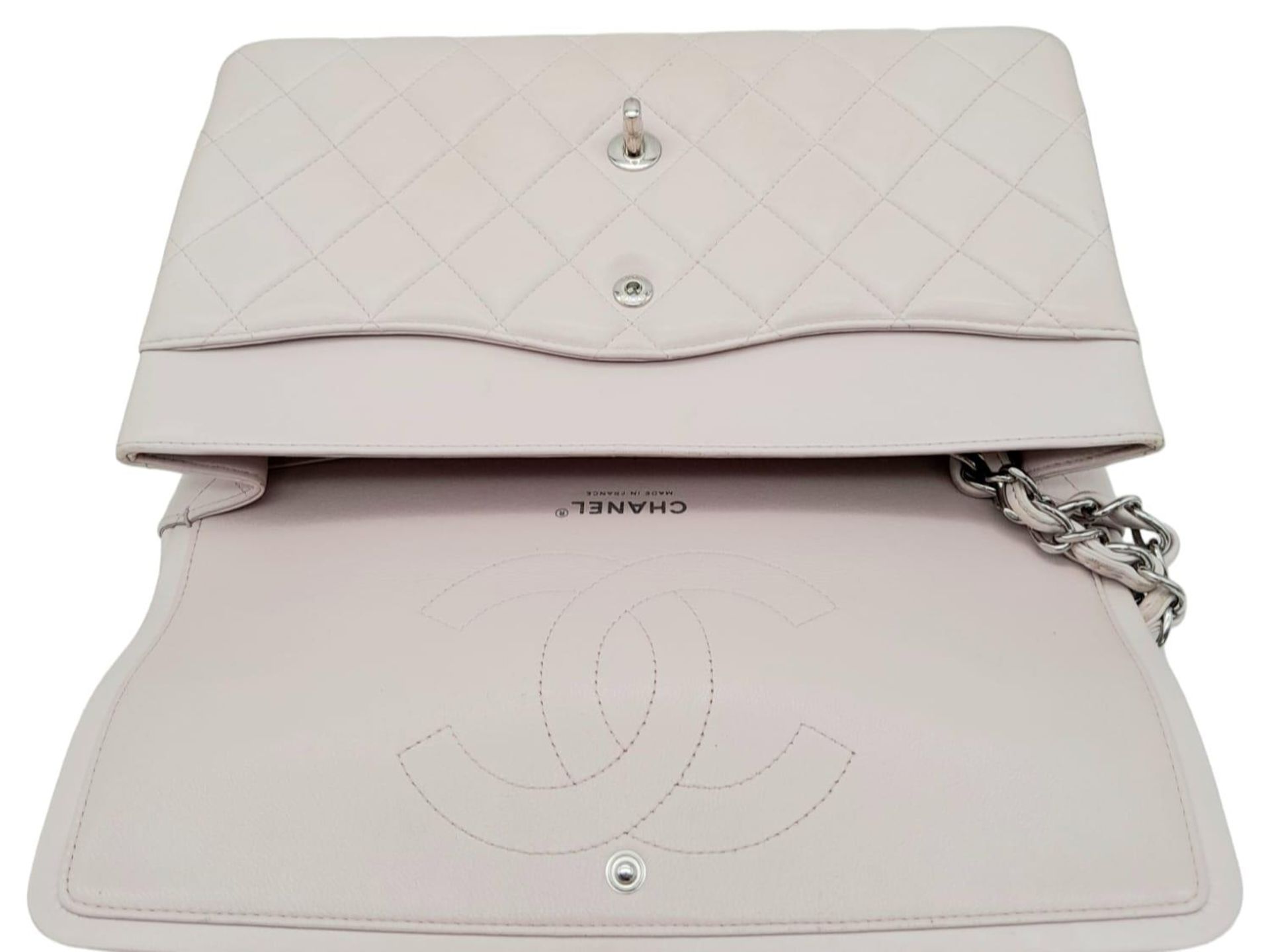 Chanel Baby Pink Classic Flap Bag. Quality quilted diamond stitch Chanel, with silver toned hardware - Bild 8 aus 13