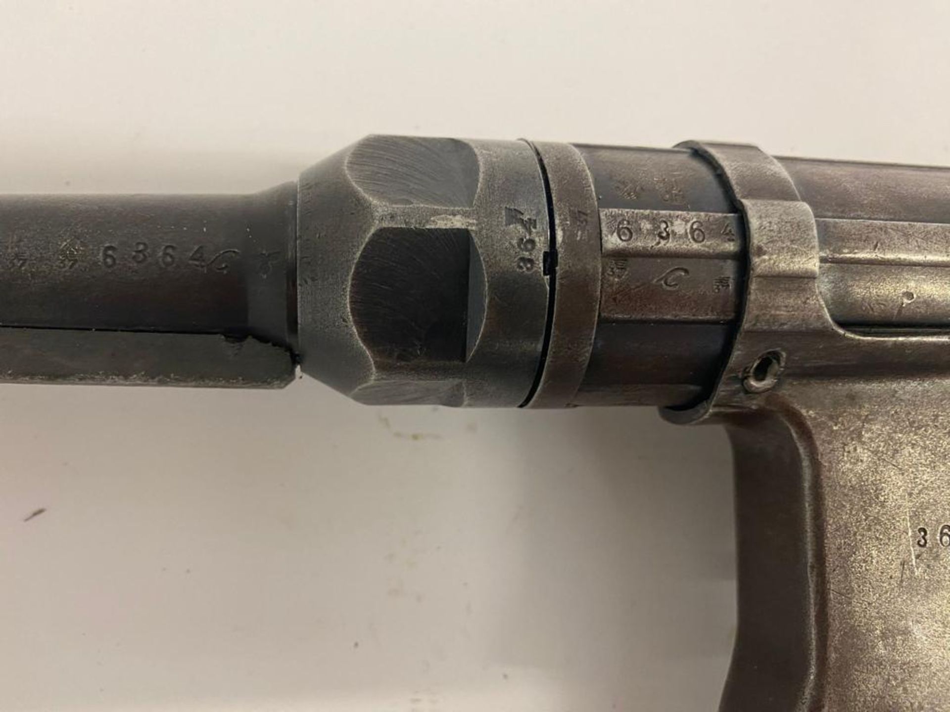 A Rare Deactivated WW2 German Slab-Sided MP40 Sub Machine Gun. 9mm calibre. Makers mark BNZ - - Bild 5 aus 11