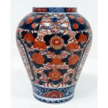 Stunning large Antique Japanese Meiji Period Porcelain Imari Vase. Exceptional quality, measures 9