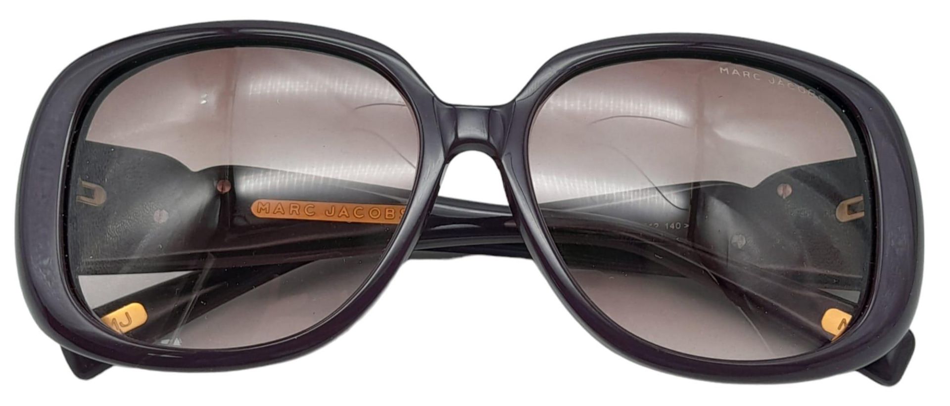 Beautiful pair of Marc Jacobs Purple Sunglasses. Made in Italy. Big bold frame with funky gemmed - Bild 4 aus 9