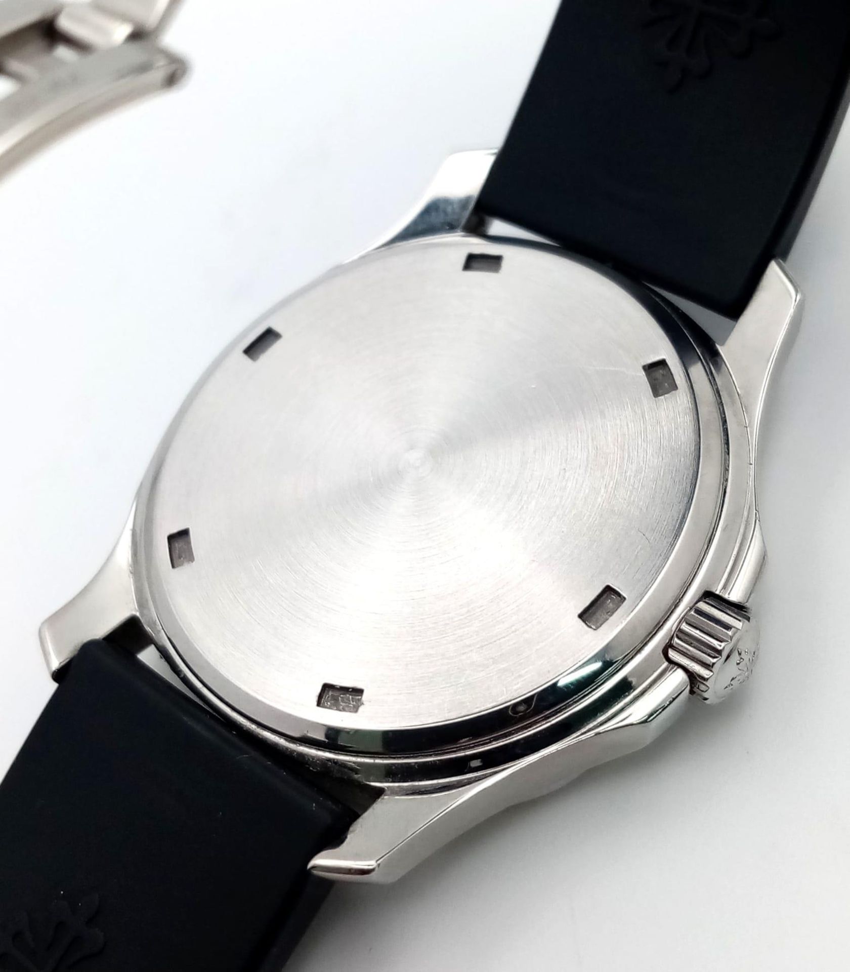 A Patek Phillippe Aquanaut Watch. Textured black rubber strap. Stainless steel case - 36mm. - Bild 6 aus 8
