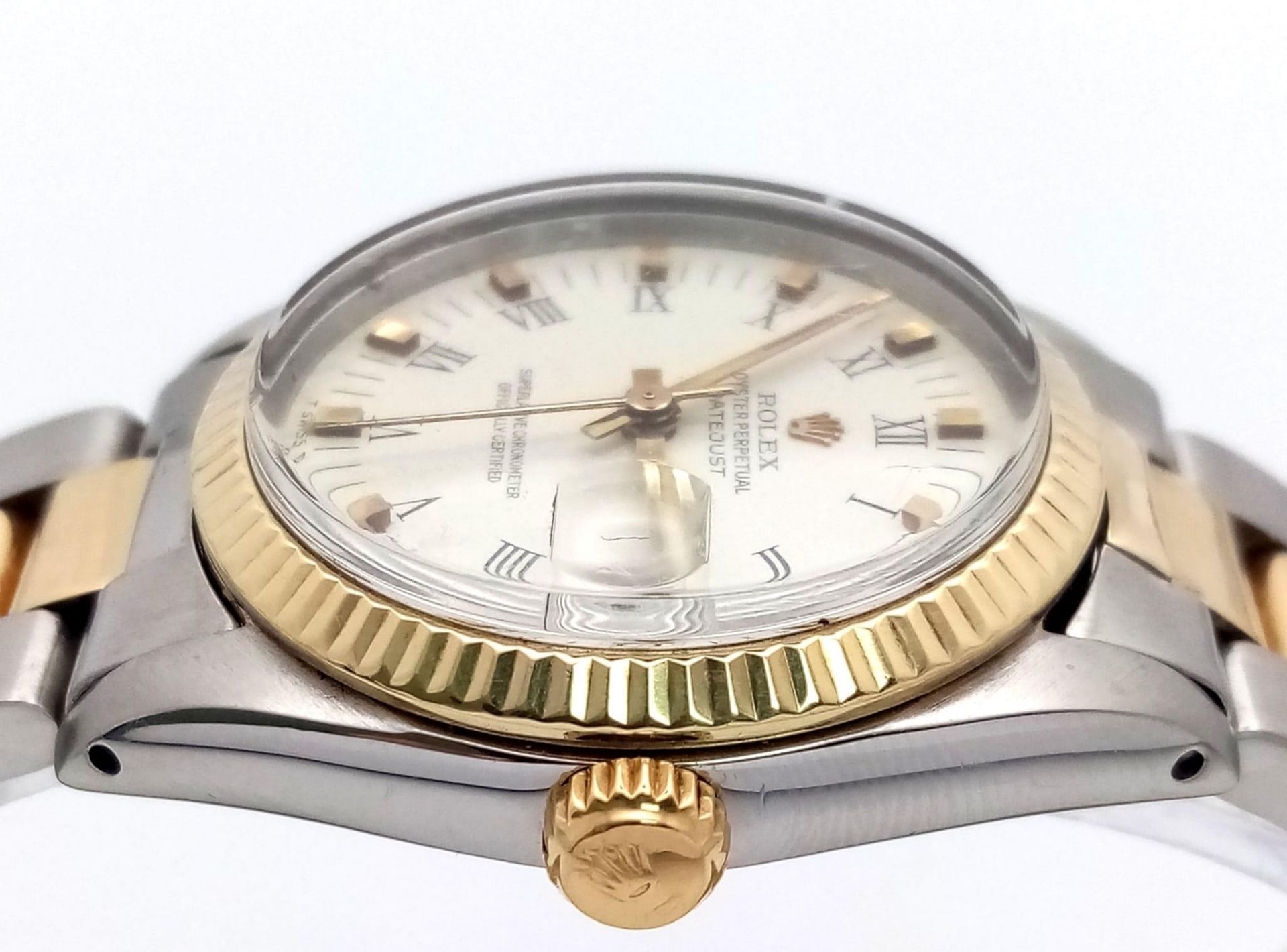 A Bi-Metal Rolex Oyster Perpetual Datejust Mid-Size Unisex Watch. 18k gold and stainless steel - Bild 4 aus 7