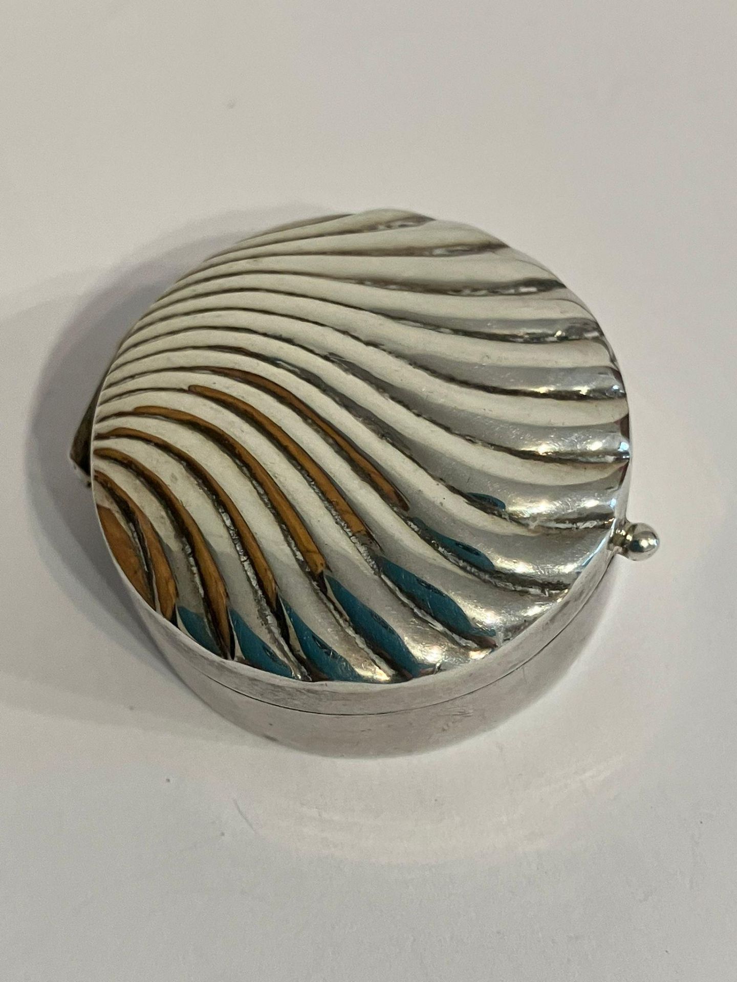 Vintage SILVER PILL BOX with Shell Design to lid. Full Hallmark to base. Excellent condition.