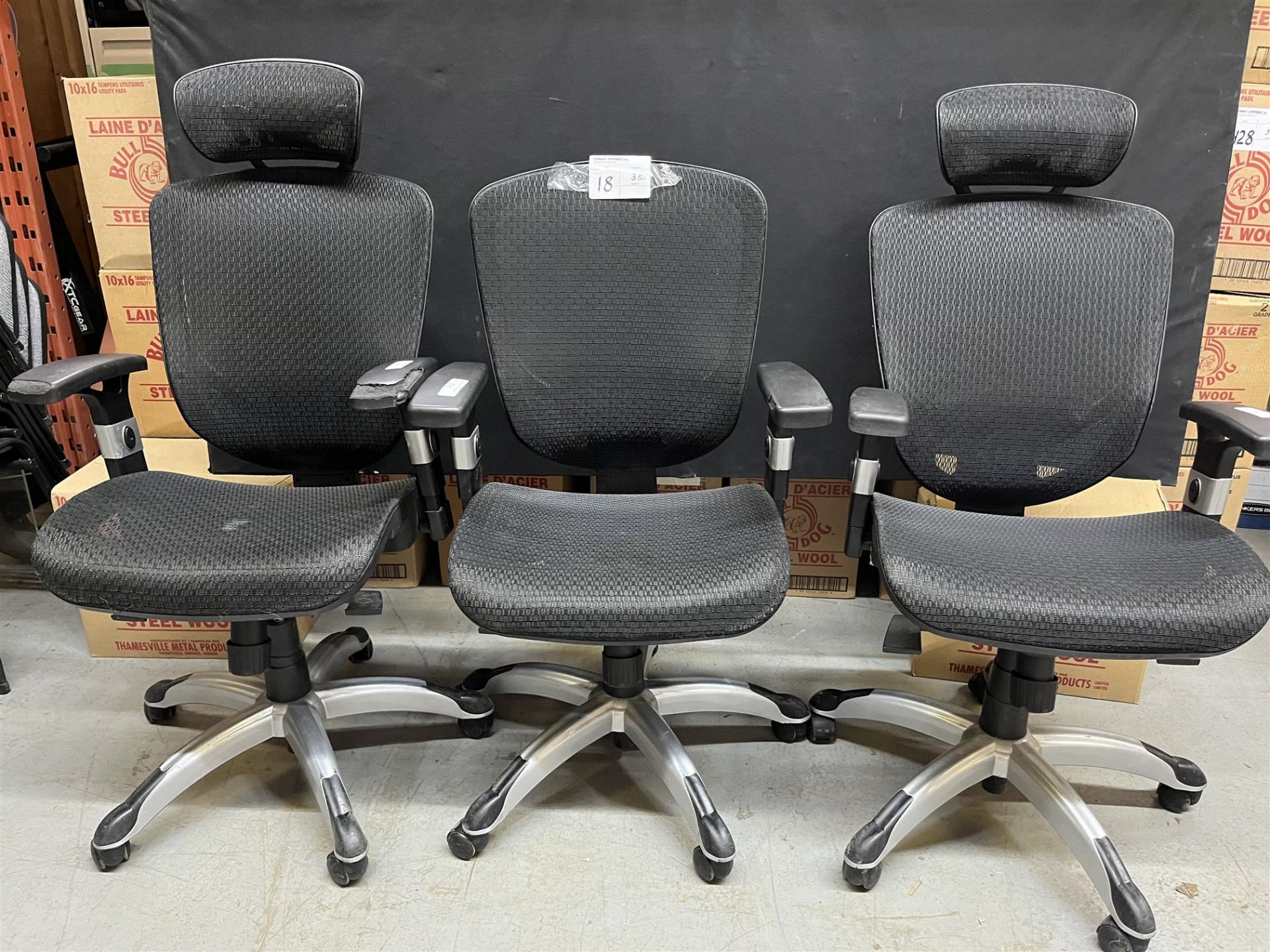 Rolling Mesh Office Chair - Quantity: x3