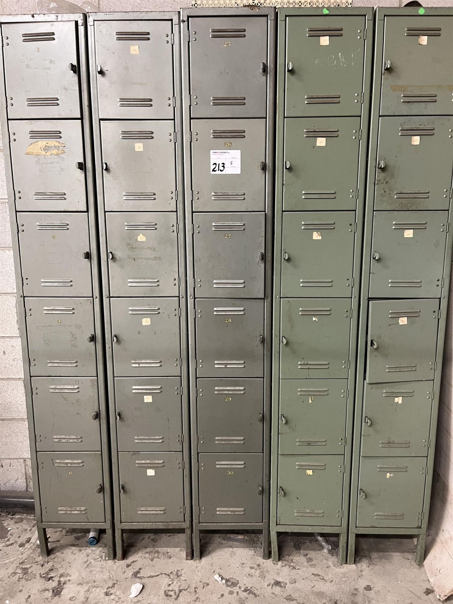 Lockers- Quantity: x5