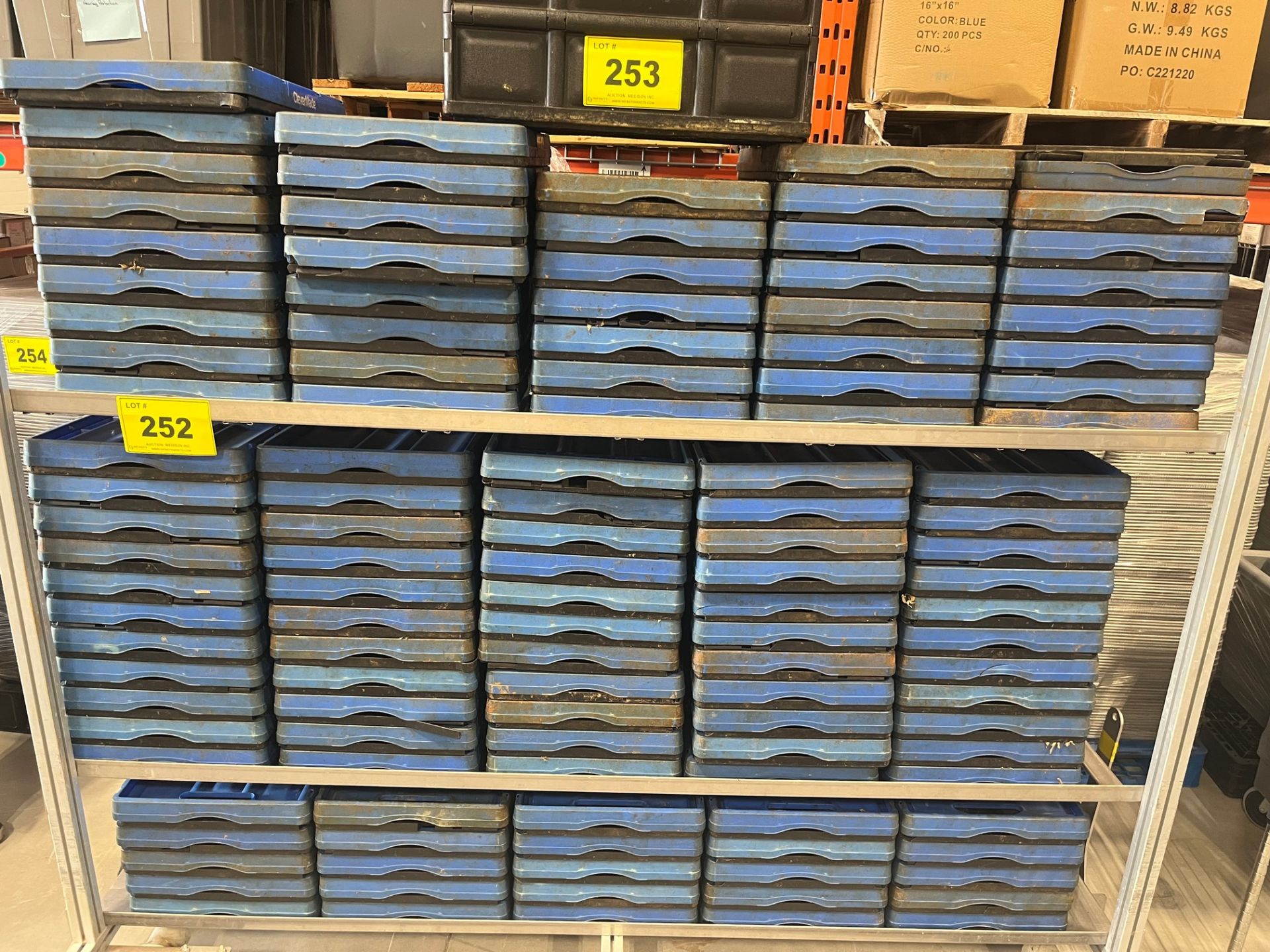 LOT OF FOLDABLE PLASTIC TOTES (APPROX. 121 TOTAL) (NO CART) - Image 2 of 2