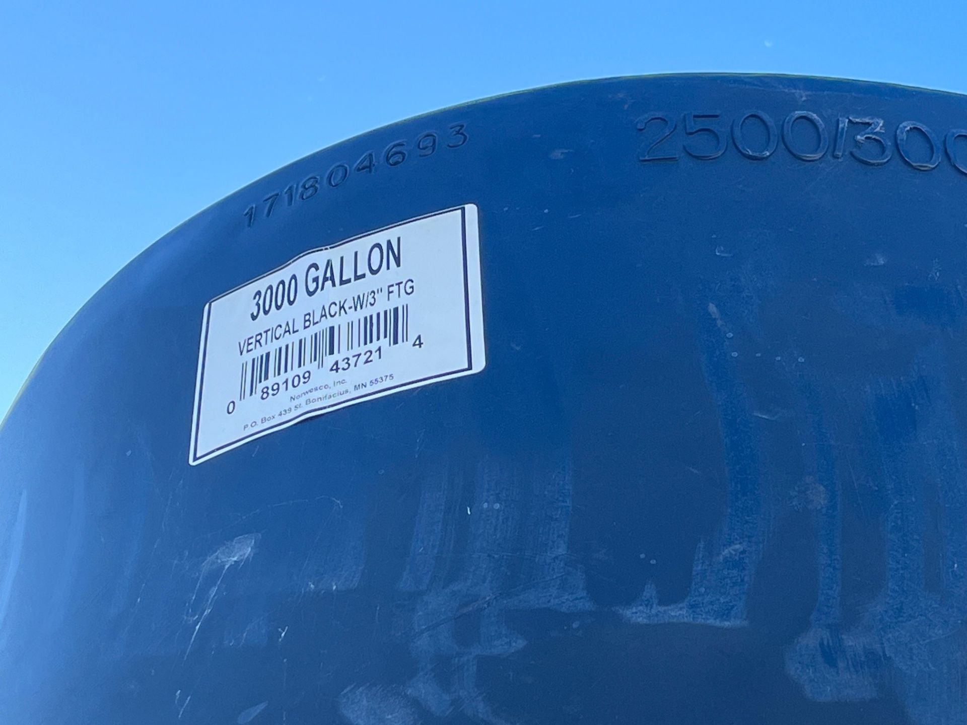 APPROX. 3,000GAL PLASTIC STORAGE TANK - Image 2 of 2