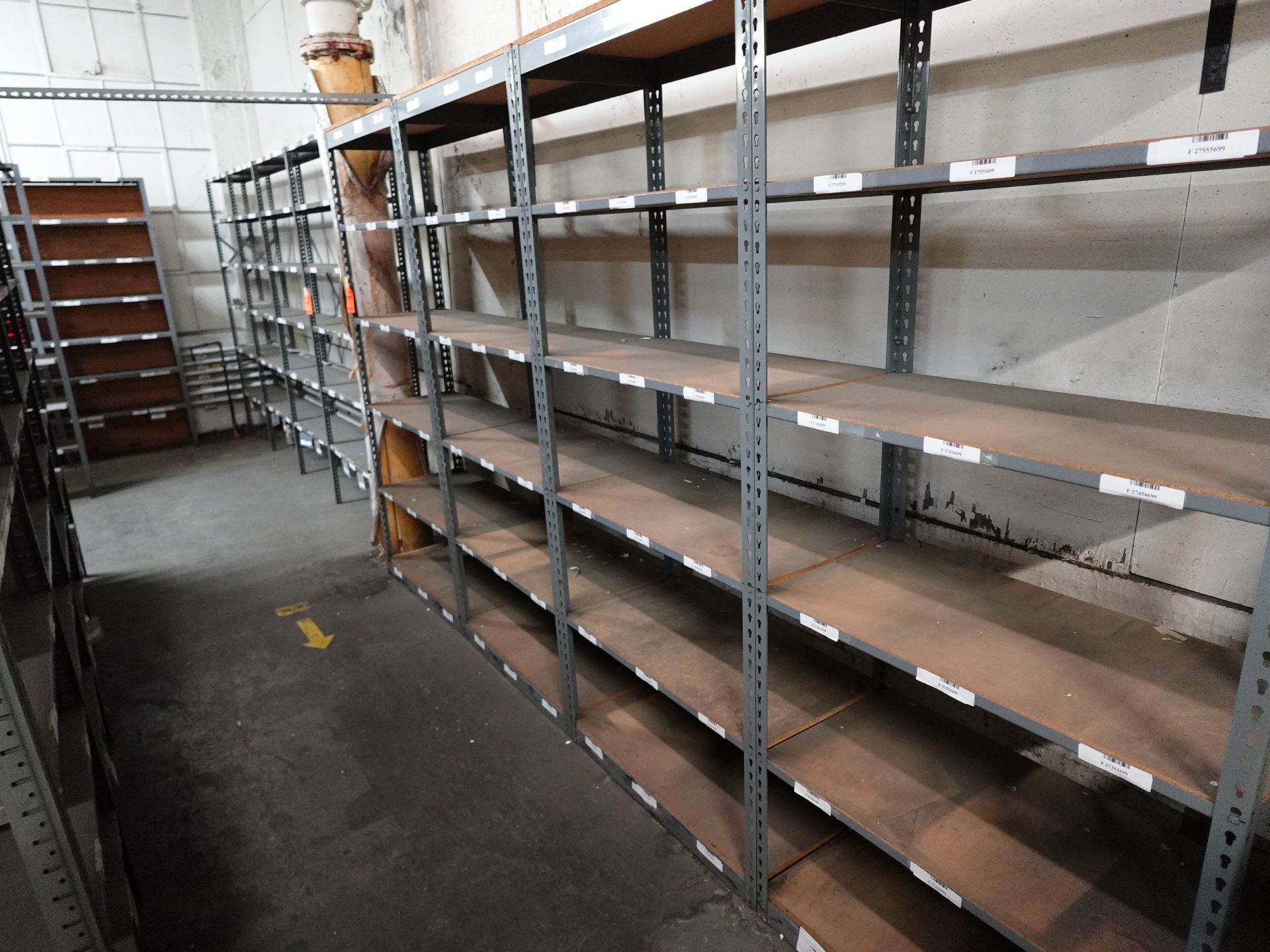 Light duty shelving - Image 4 of 4