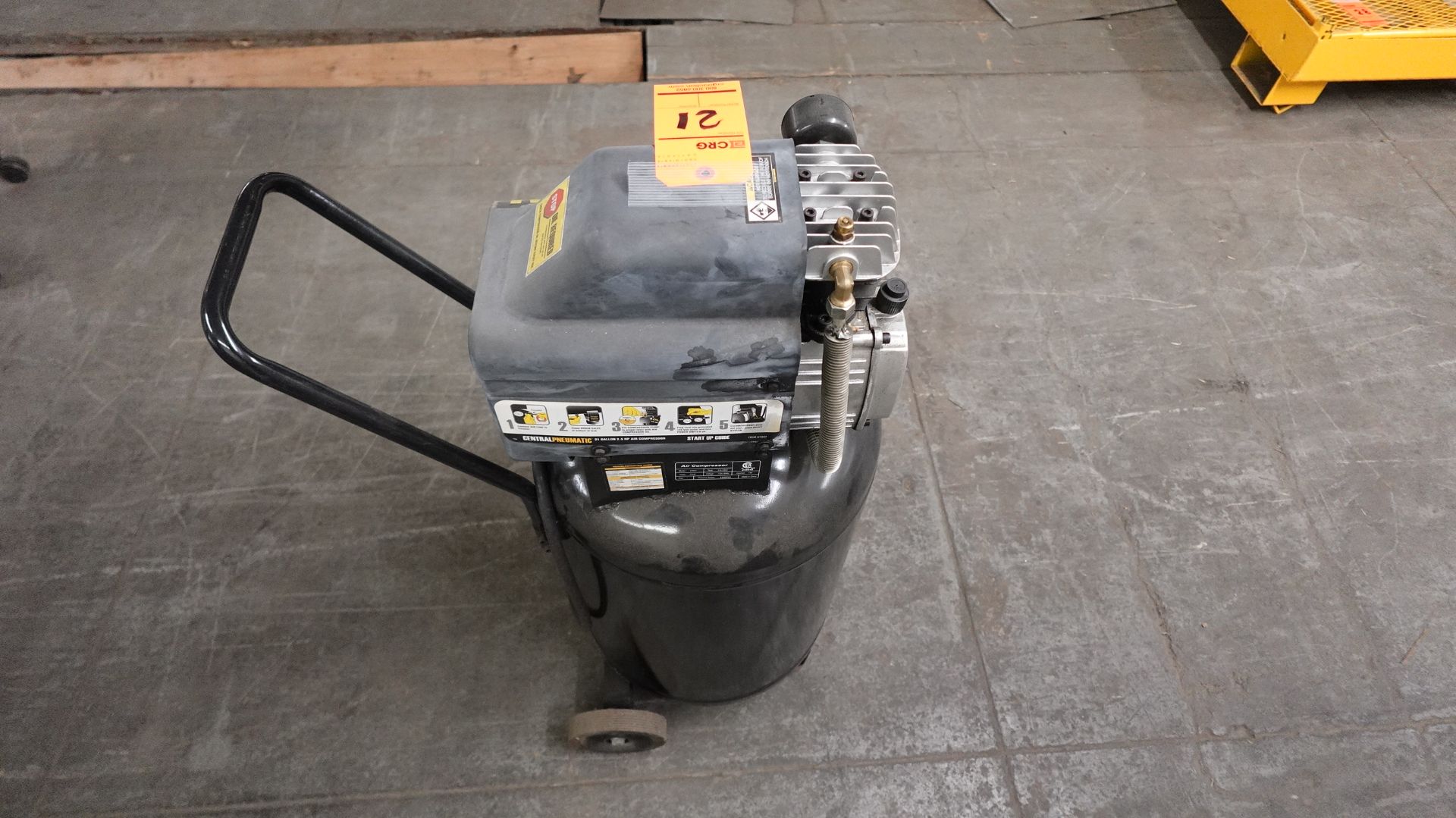 Central Pneumatic air compressor - Image 2 of 3