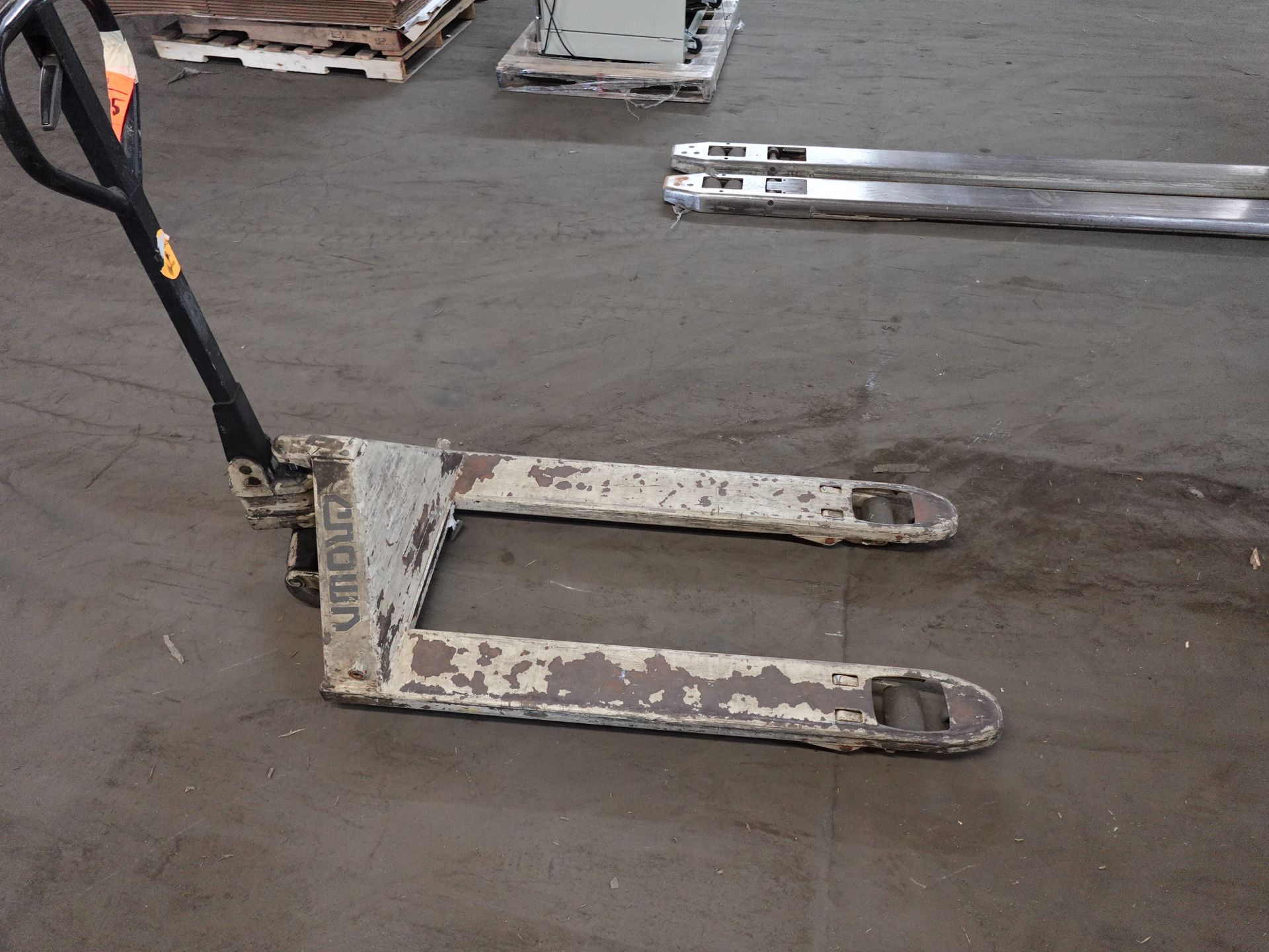 Crown pallet jack