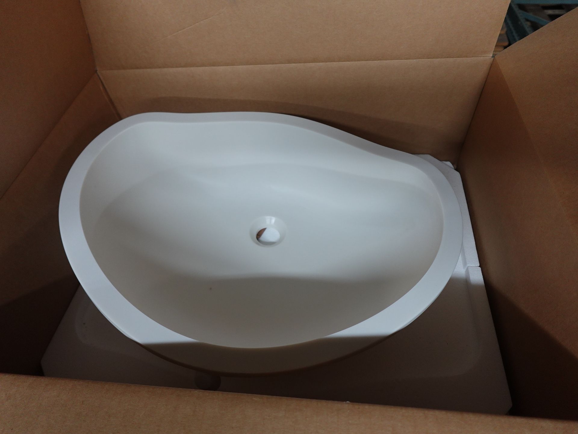 Assorted Corian sinks - Image 2 of 11