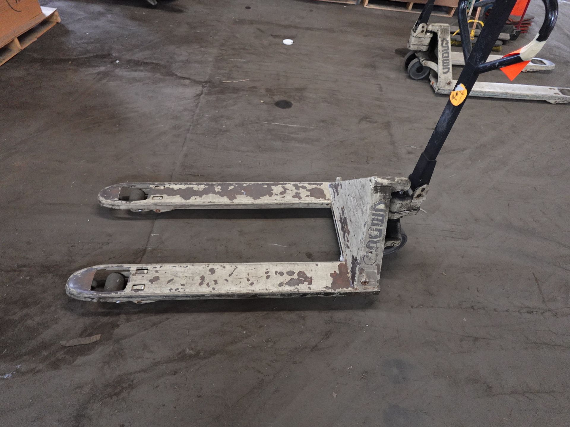 Crown pallet jack - Image 2 of 3