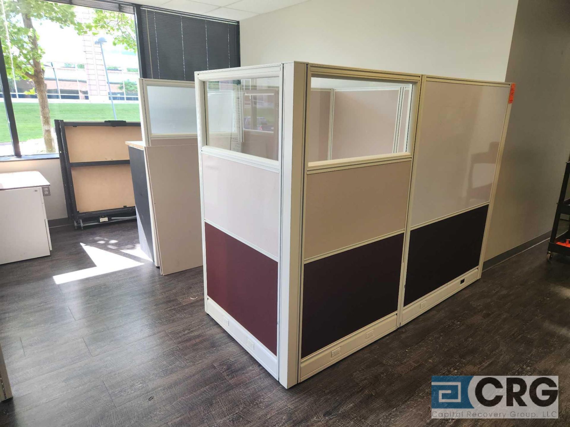 Modular office partitions with windows (Cubicles) - Image 2 of 3