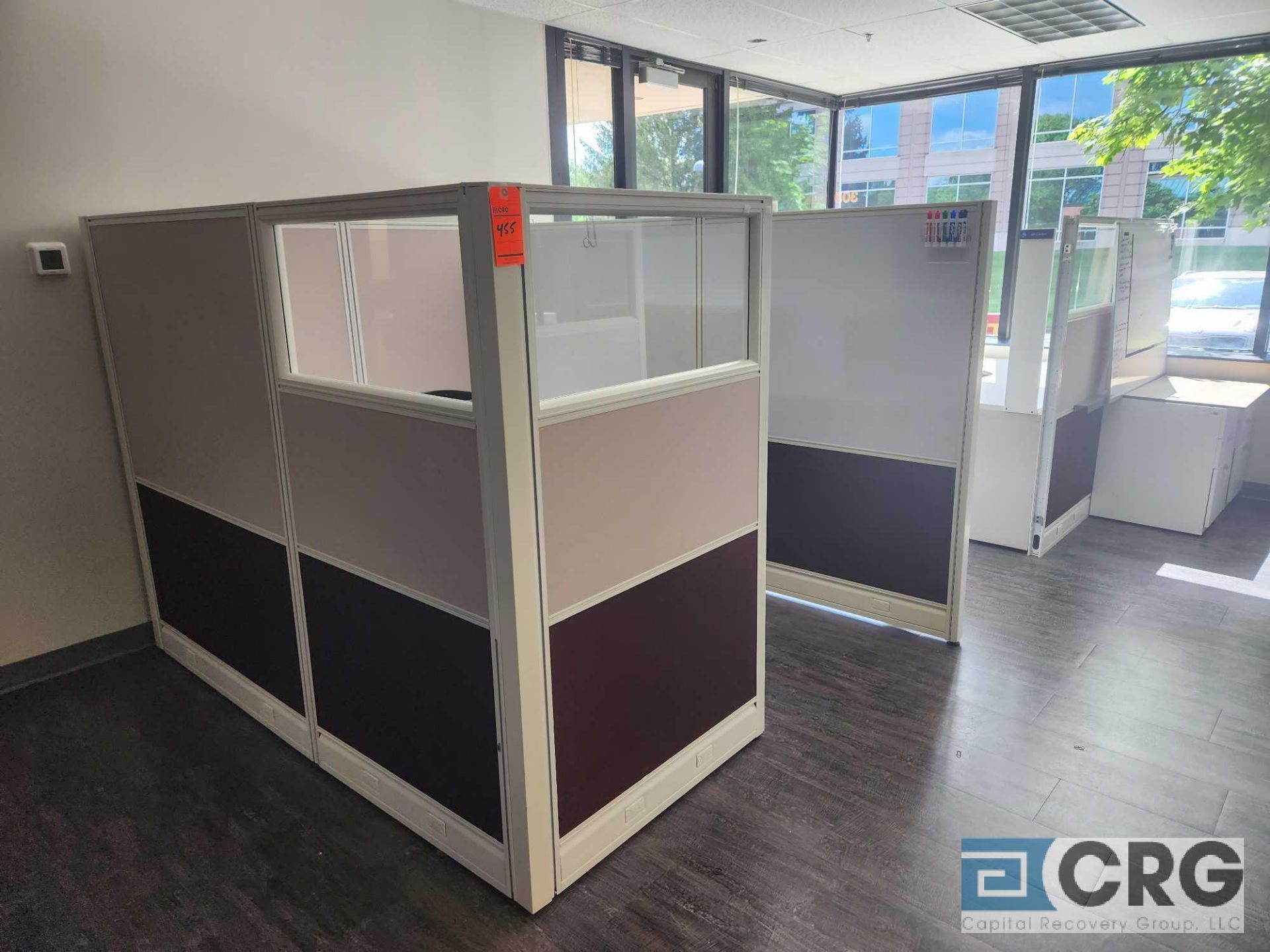 Modular office partitions with windows (Cubicles)