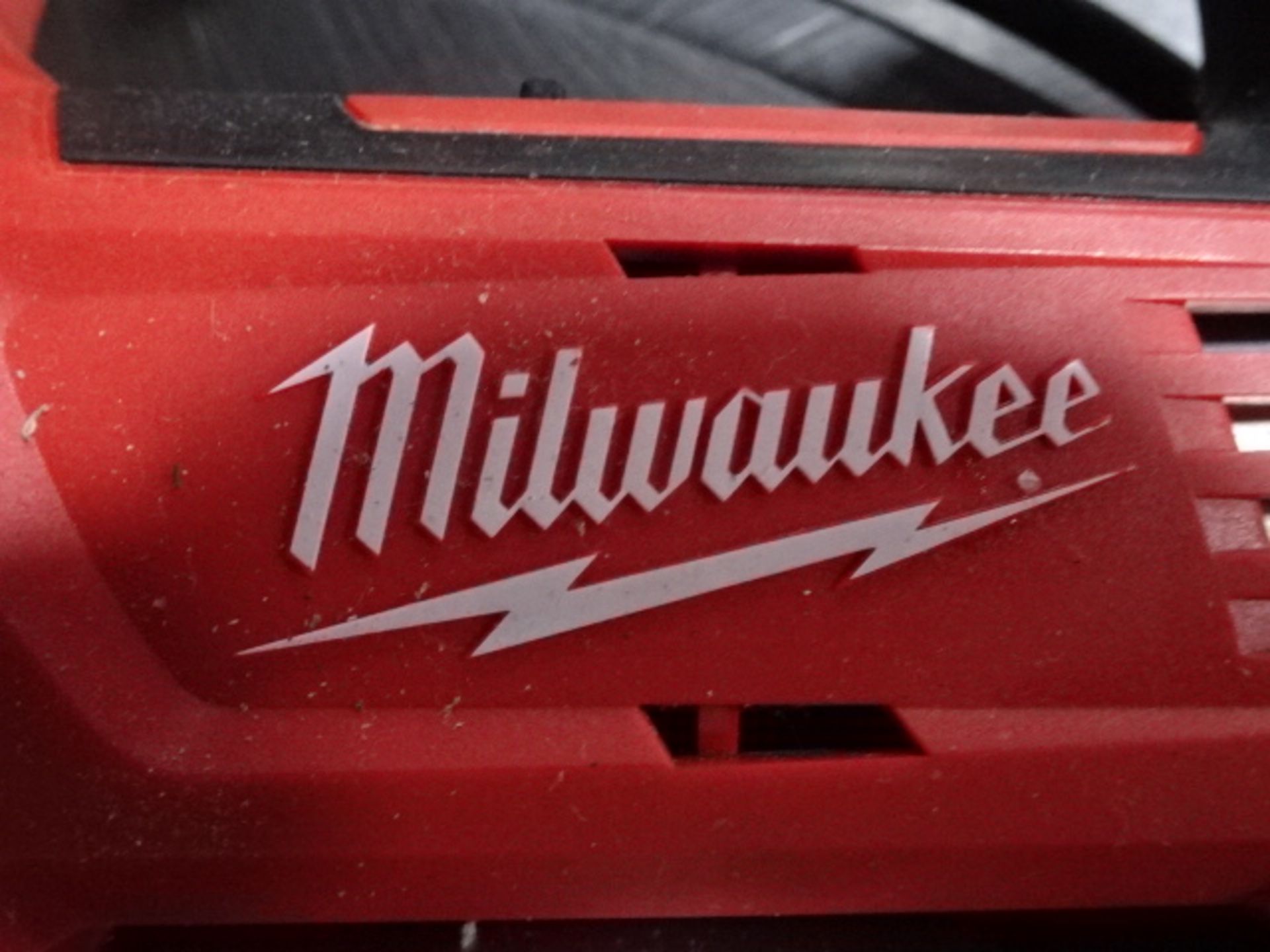 Milwaukee Grease Gun and Charger - Image 2 of 4