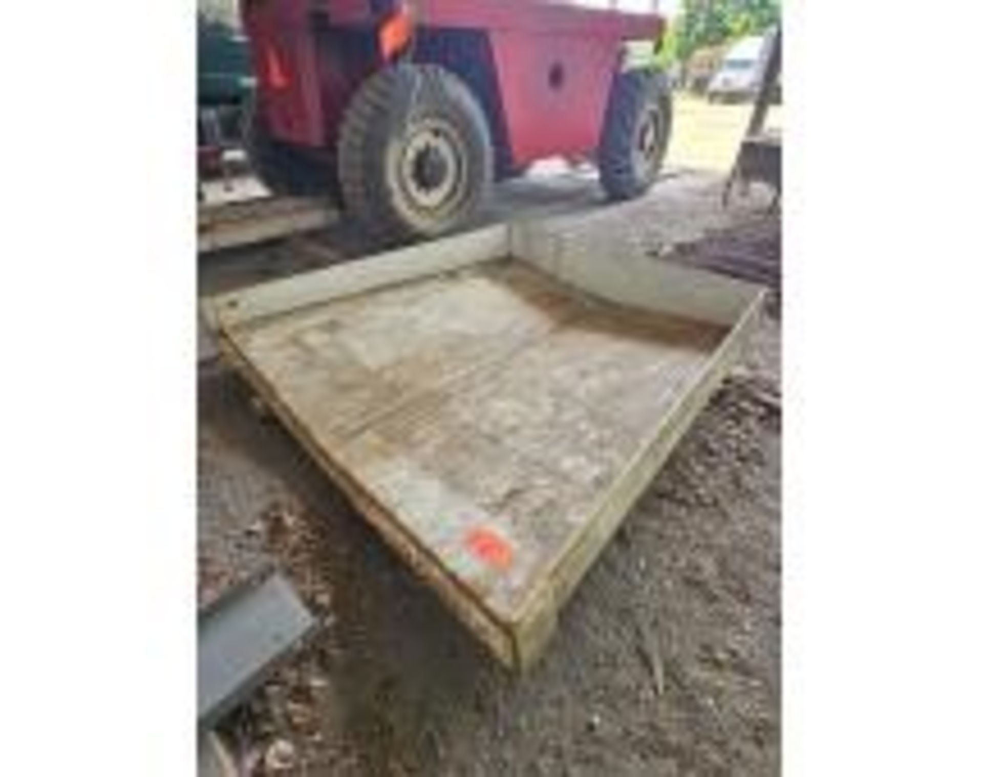 Clam shell 7 feet (w) X 6 feet (L) (tapered), forklift attachment - Image 2 of 3