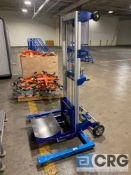 Global Industrial Portable Upright Straddle Lift