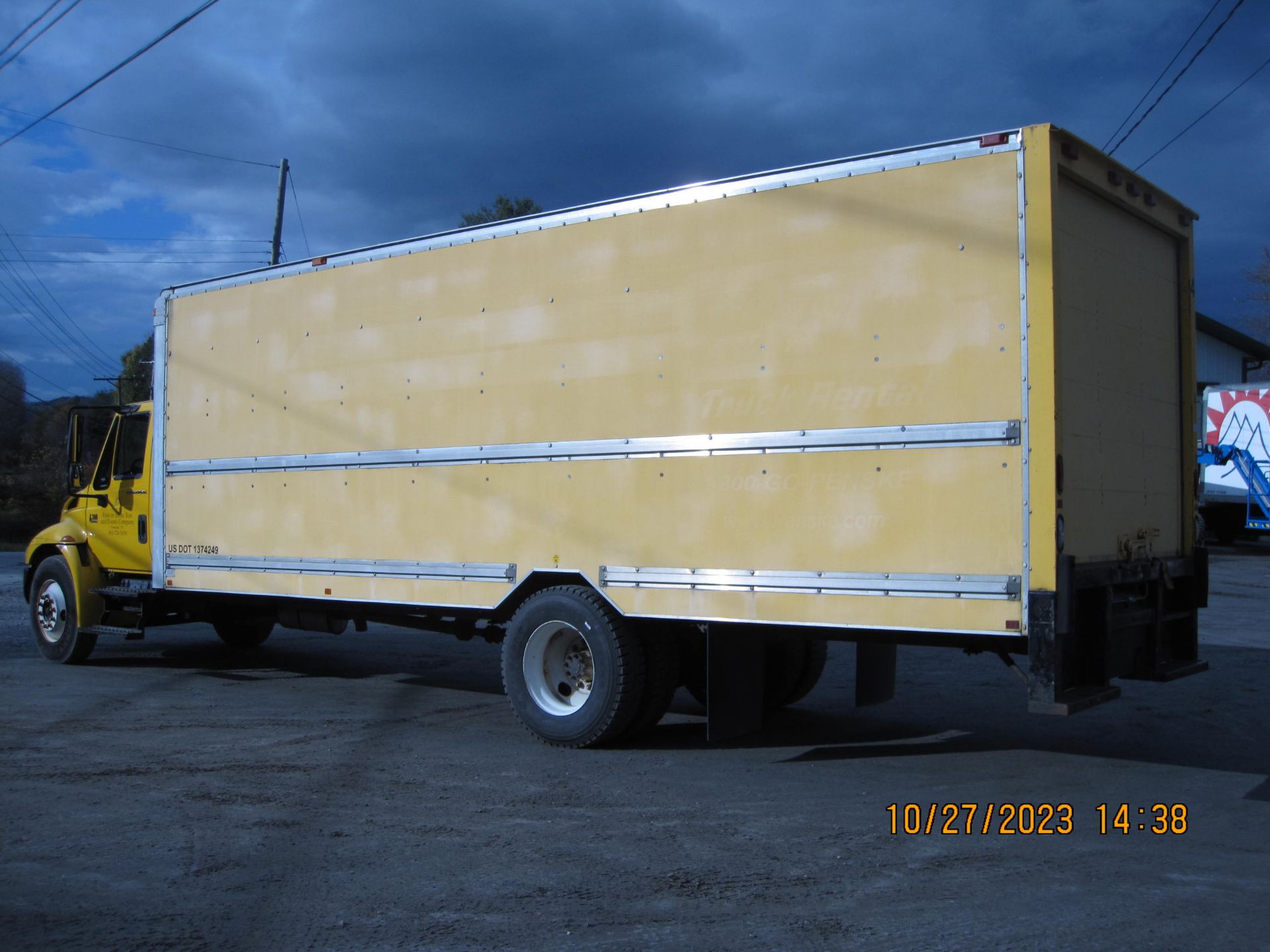 Internation Box Truck - Image 2 of 8